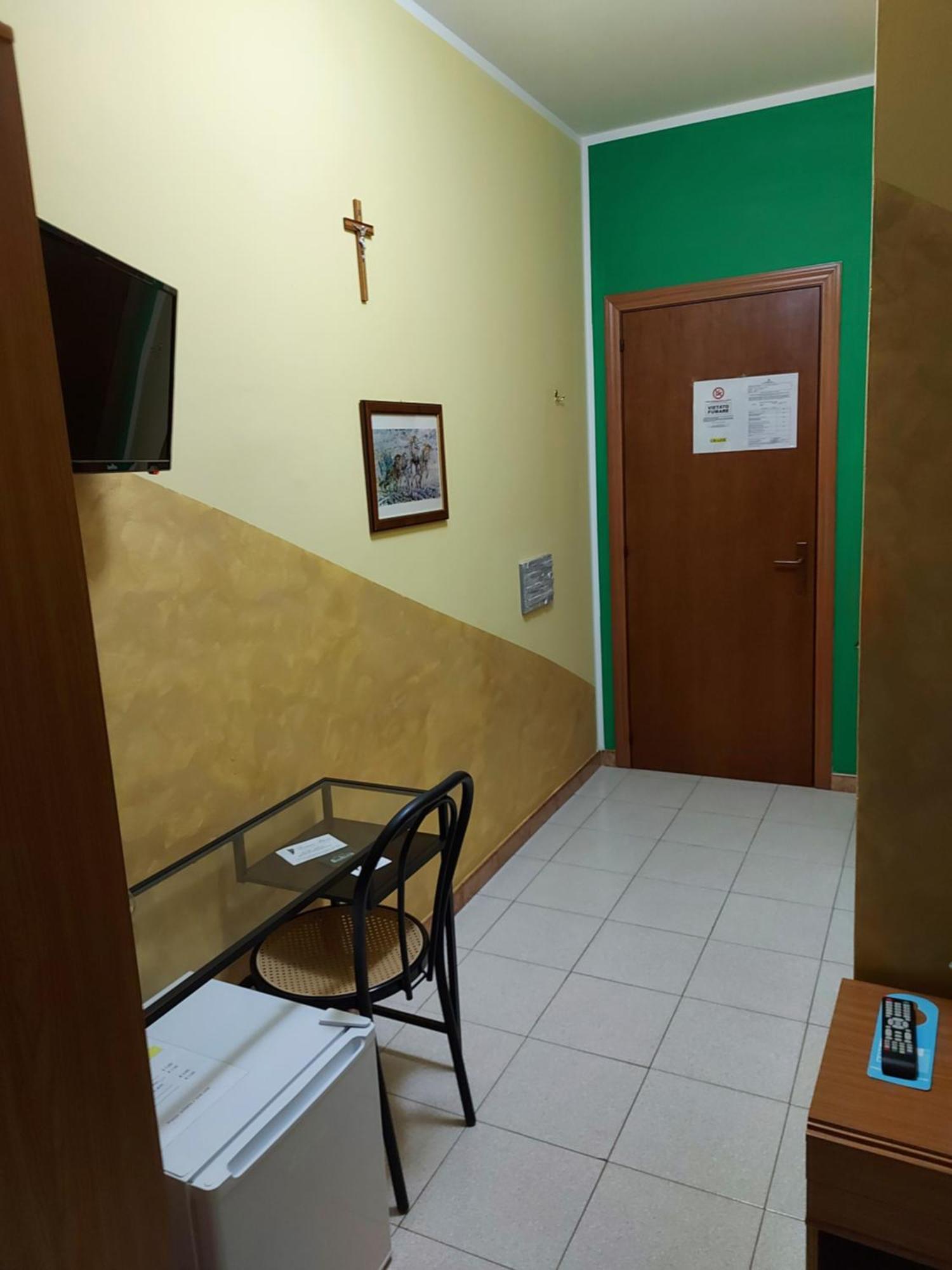 Domus Pacis Santa Chiara Casa Per Ferie Hotel Loreto Room photo