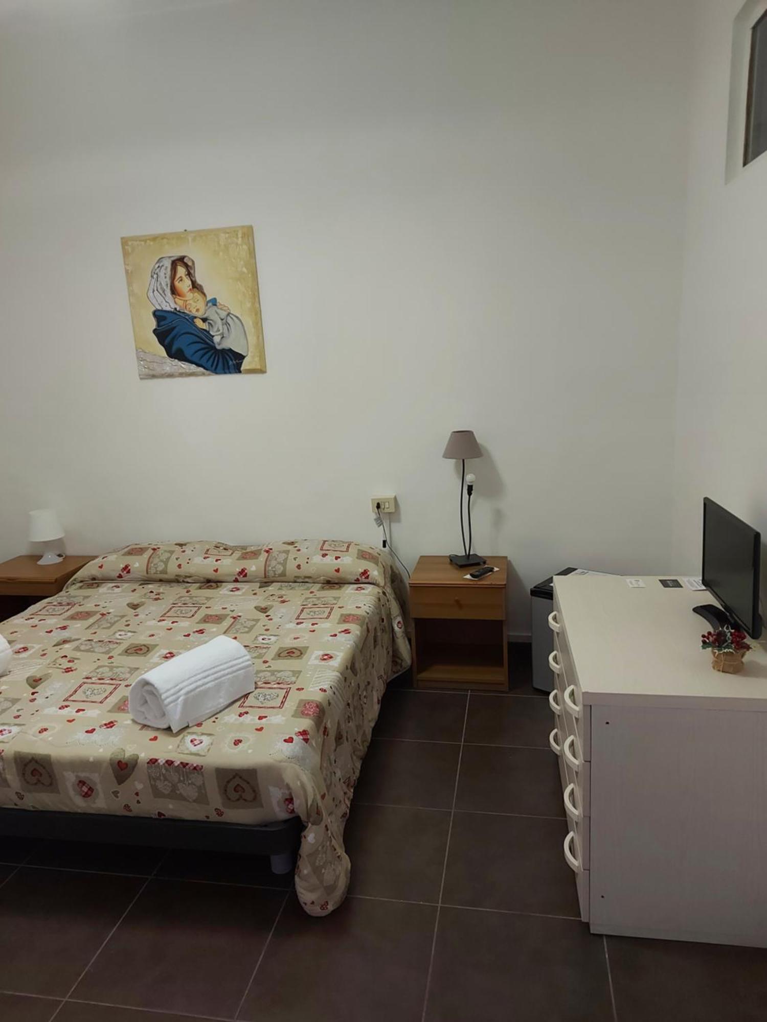 Domus Pacis Santa Chiara Casa Per Ferie Hotel Loreto Room photo