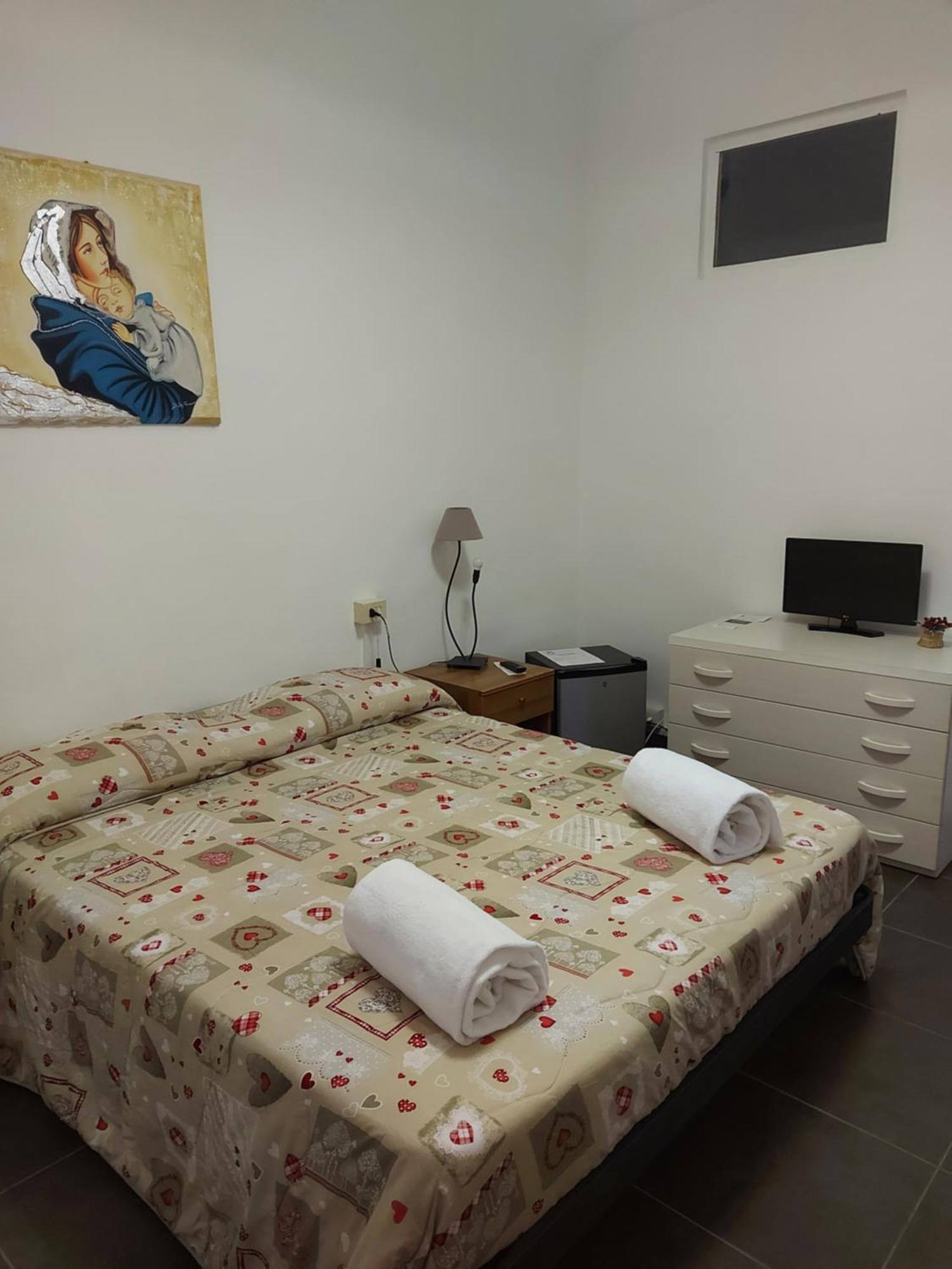 Domus Pacis Santa Chiara Casa Per Ferie Hotel Loreto Room photo